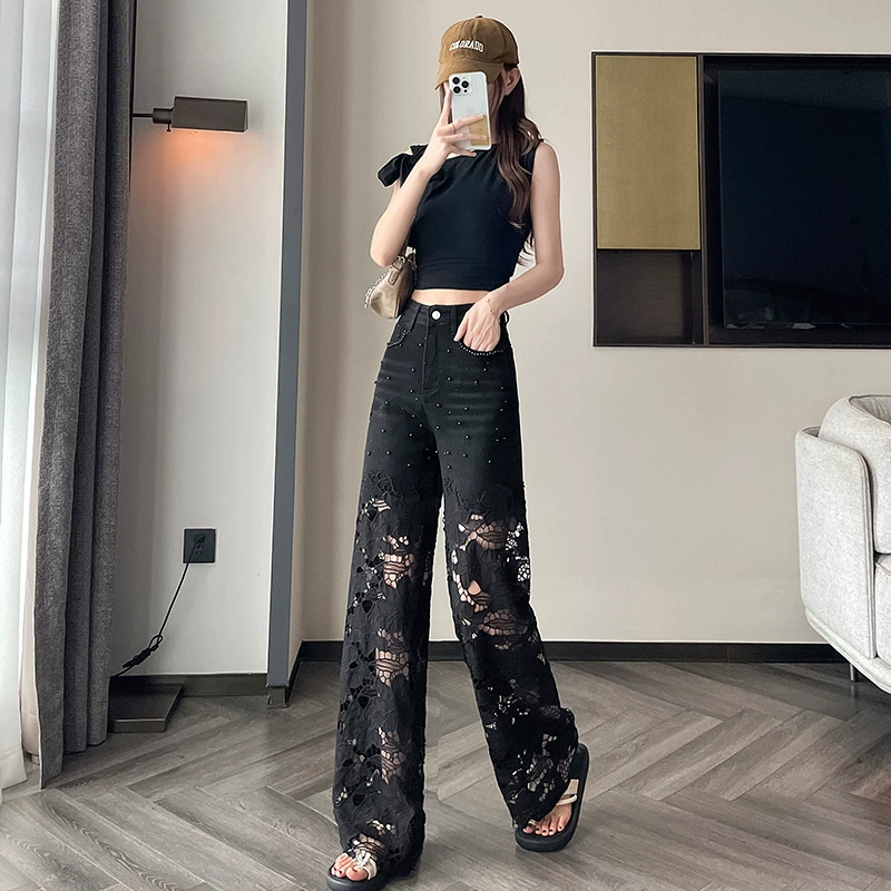 Weite Damen-Hose mit Spitzen und Zierperlen