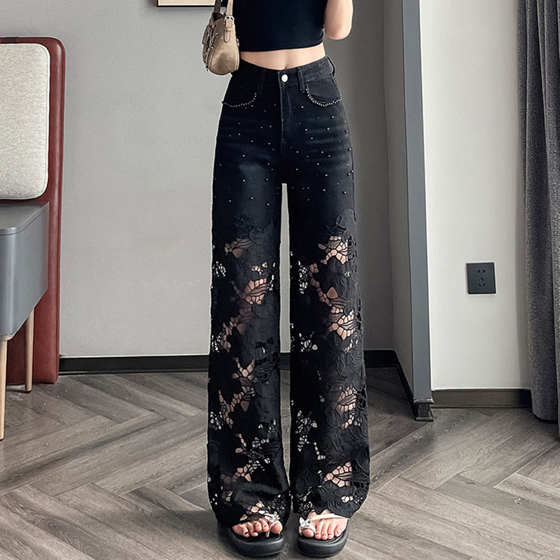 Weite Damen-Hose mit Spitzen und Zierperlen