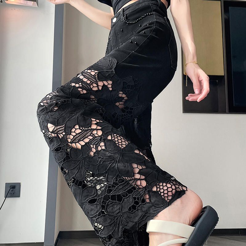 Weite Damen-Hose mit Spitzen und Zierperlen