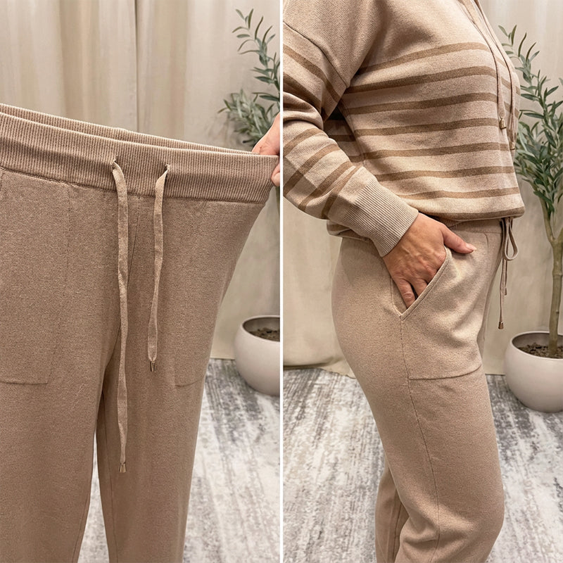 Lässiger Zweiteiler: Gestreiftes Hoodie & knöchellanger Hose